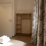 Guesthost - Comfy Two-levels With Terrace! *
