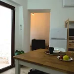 Guesthost - Comfy Two-levels With Terrace!