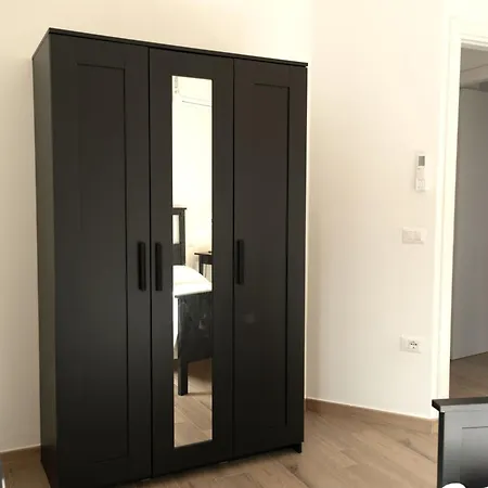 Comfy Two-levels With Terrace!