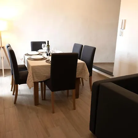 Apartment Comfy Two-levels With Terrace!