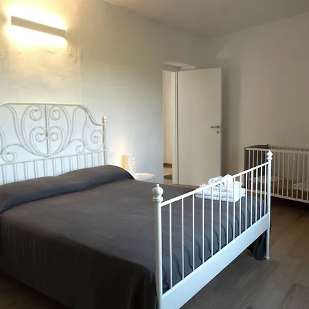 Comfy Two-levels With Terrace!