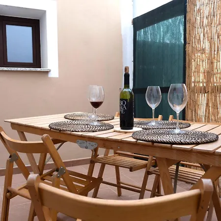 Comfy Two-levels With Terrace! Apartment