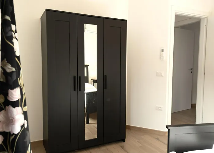Guesthost - Comfy Two-levels With Terrace!